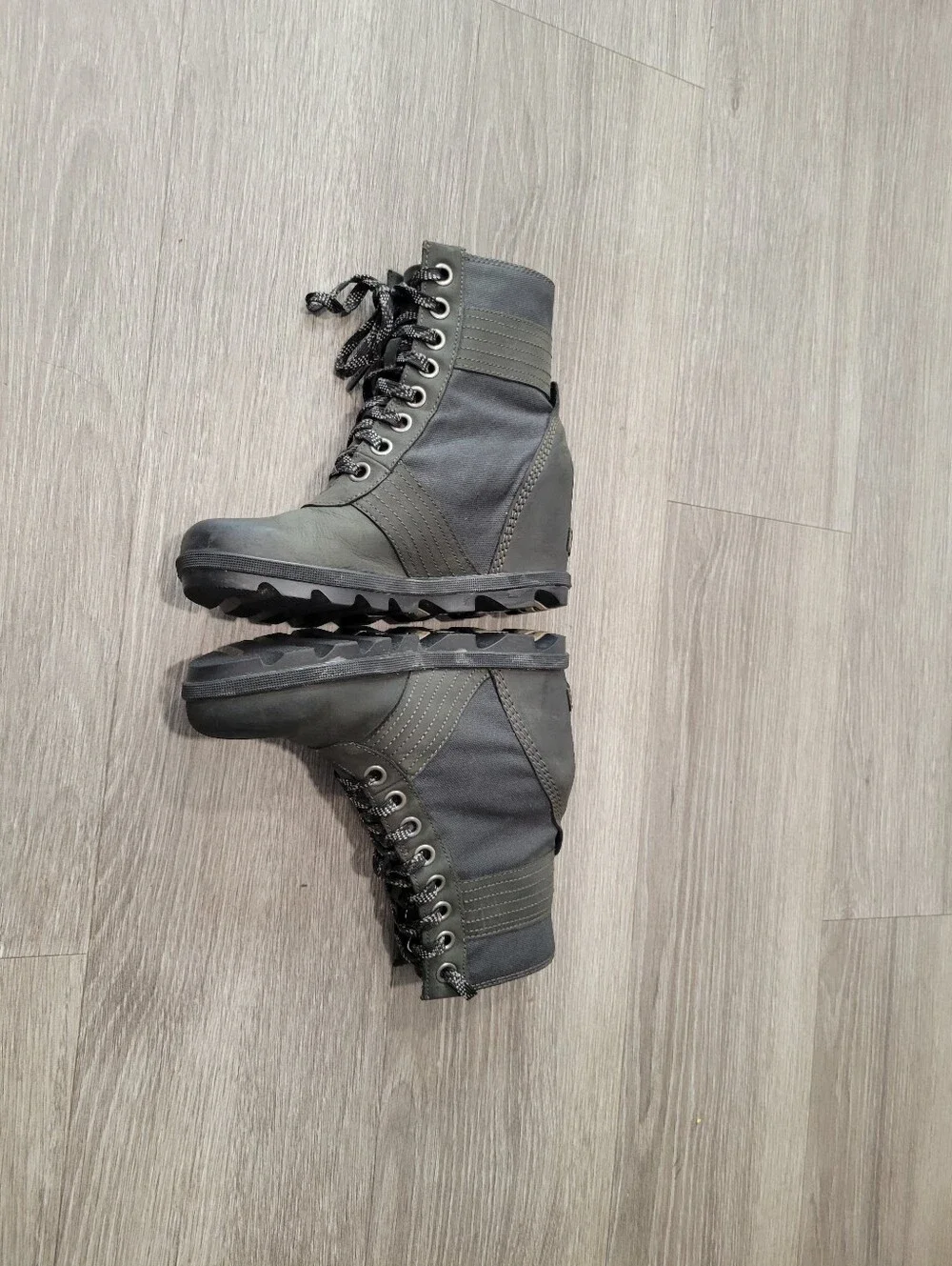 Sorel Dark Green GorpCore Lexie Wedge Lace-Up Lesther/Canvas Ankle Boots 7.5